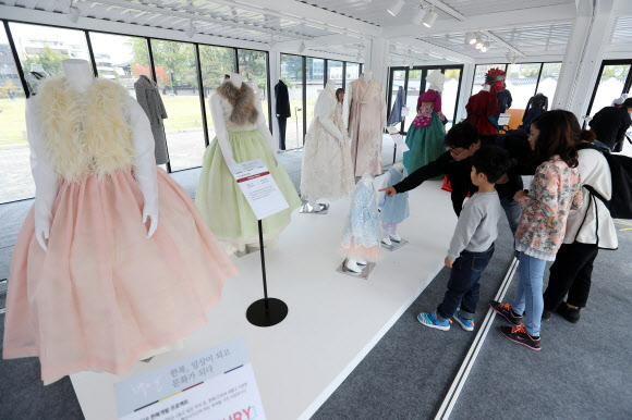 한복과 함께 가족나들이