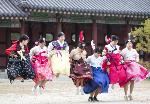 ’한복의 날입니다’
