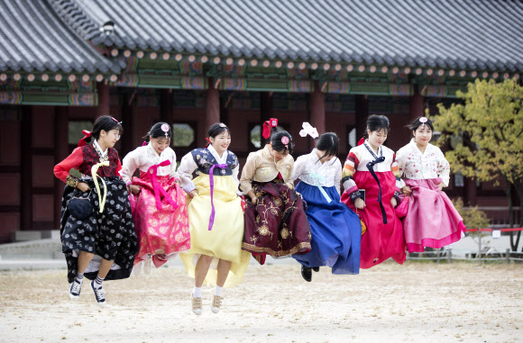 ’한복의 날입니다’
