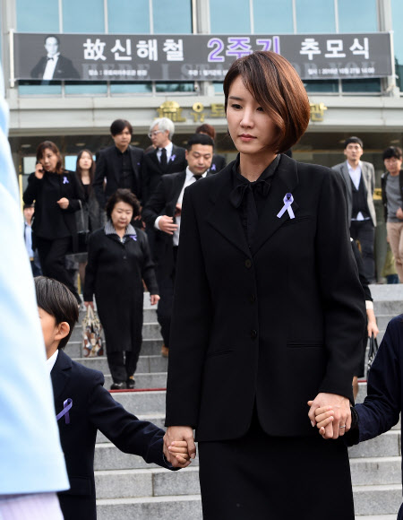 추모식 참석한 故 신해철 가족