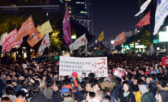 청계광장 촛불집회, 청와대로 행진하는 시민들