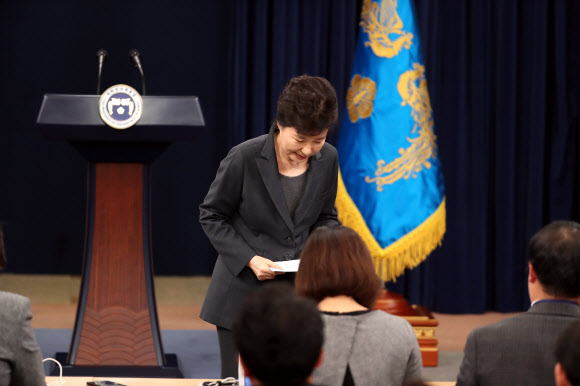 대국민 담화 마친 박 대통령