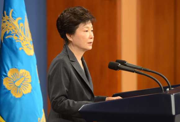 박근혜 대통령이 4일 오전 ’최순실 국정개입’ 의혹 파문과 관련해 대국민담화를 발표하고 있다. 2016. 11. 04 안주영 기자 jya@seoul.co.kr