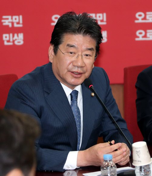 강석호, ’최고위원직 공식 사퇴’