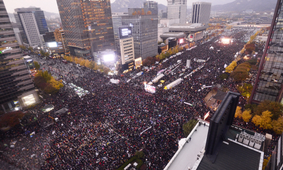 “박근혜 퇴진하라” 시민 65만명 행진