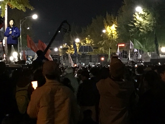 광화문 촛불집회 경복궁역 앞 차벽서 시민과 경찰 대치