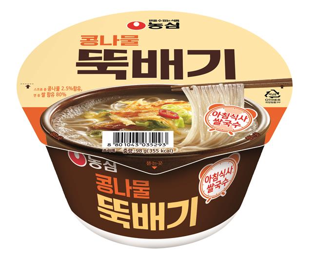 농심이 아침 식사용으로 출시한 ‘콩나물뚝배기’. 콩나물과 북어 등을 우린 맛으로 면에는 쌀이 80% 들어 있다. 농심 제공