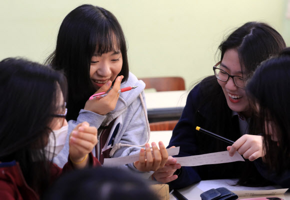 ’가채점 웃음꽃’