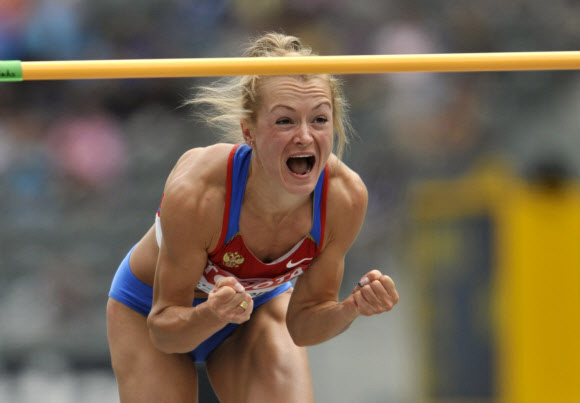 2008년 베이징올림픽 육상 여자 높이뛰기 4위를 차지했다가 17일(이하 현지시간) 국제올림픽위원회(IOC)에 의해 실격처리된 엘레나 슬레사렌코(러시아). 지난 2009년 8월 18일 베를린 세계육상선수권 예선전 모습.  AP 자료사진 
