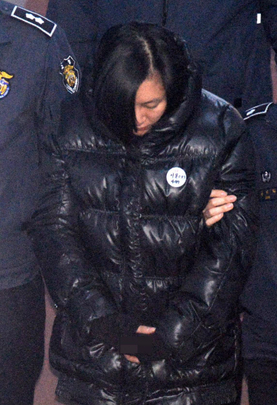 [서울포토] 위풍당당하던 모습 어디 가고…법원 출석하는 장시호