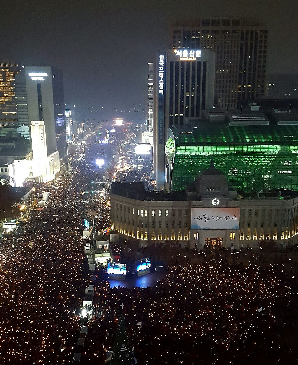 광화문부터 시청광장까지 가득 메운 시민들