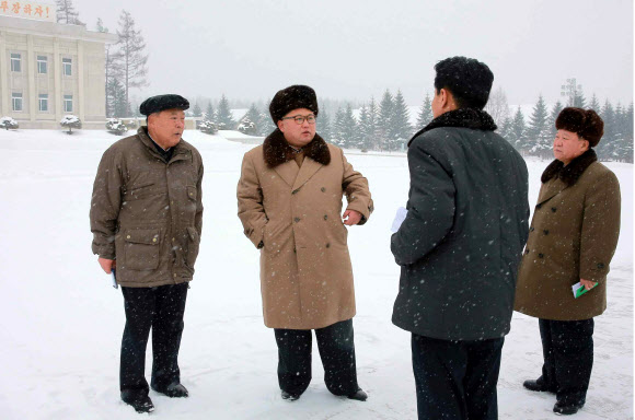 北김정은, 삼지연군 찾아 김정일 추모