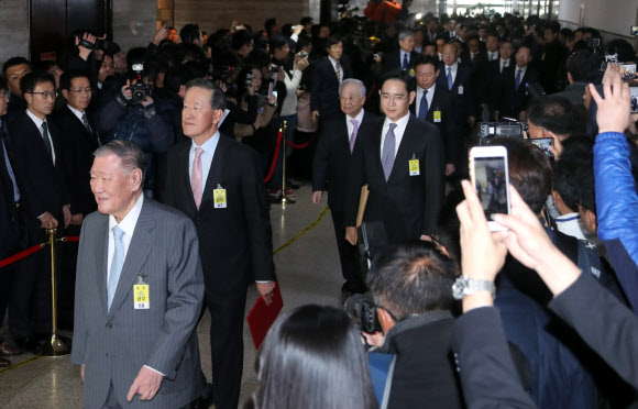 ’국조특위’에 모인 재계 총수들