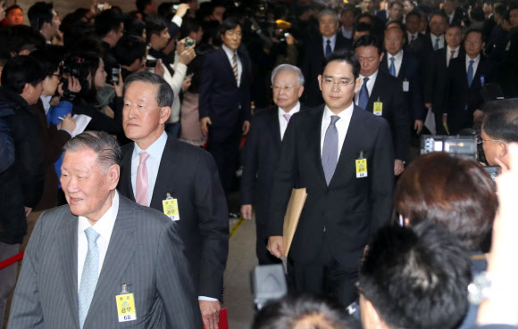 국조특위 입장하는 현대-삼성