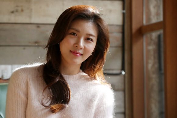 포즈 취하는 하지원