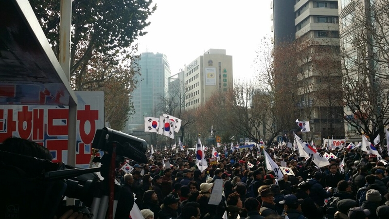 ‘박사모’ 등 보수단체 朴탄핵안 가결 규탄 집회