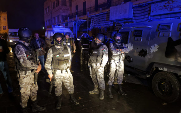 요르단 관광지서 총격 테러…진압나선 요르단 군경