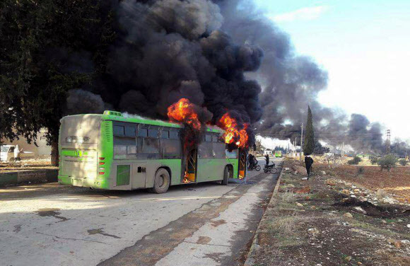 불타는 알레포 주민·반군 수송 버스 