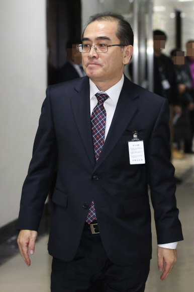 탈북 엘리트의 첫 외출… 태영호 정보위 출석