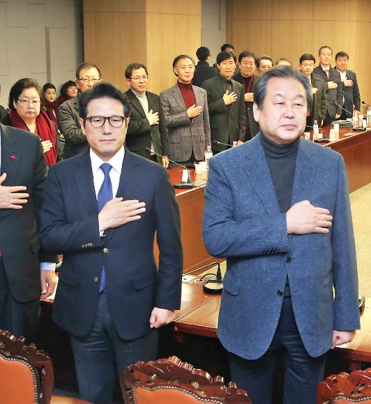 개혁보수신당 정병국 개혁보수신당 창당준비위원장(왼쪽)과 김무성 의원  이종원 선임기자 jongwon@seoul.co.kr
