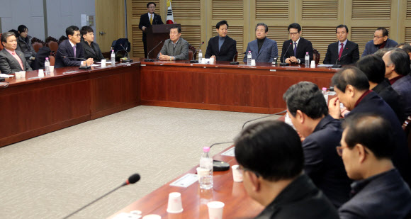 정병국-김무성, 새누리당 원외위원장 간담회
