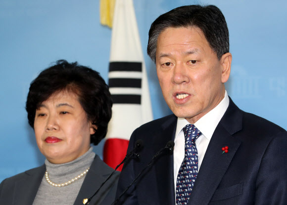 국민의당 주승용 의원(오른쪽)·조배숙 의원. 연합뉴스