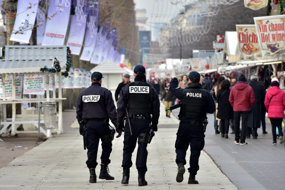 베를린 테러범의 프랑스 경유 사실에 발칵 뒤집힌 프랑스
