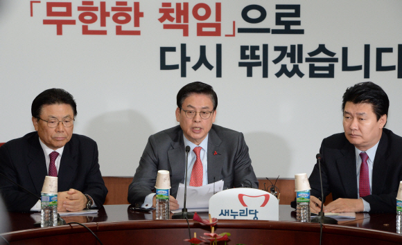 5일 서울 여의도 새누리당 당사에서 정우택 원내대표 주재로 주요 당직자 회의가 열리고 있다. 이종원 선임기자 jongwon@seoul.co.kr