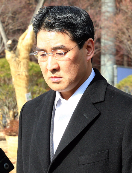 6일 무죄를 선고받고 법원을 나서는 존 리 전 옥시 대표. 이언탁 기자 utl@seoul.co.kr