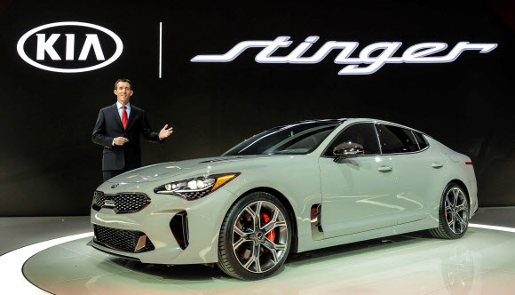기아차, 디트로이트서 고성능 세단 ’스팅어’ 첫 공개