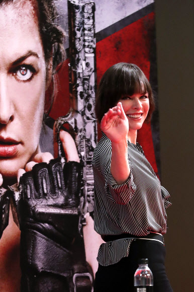 밀라 요보비치, 철철 넘치는 매력