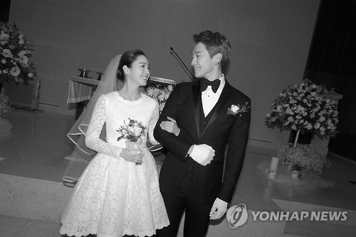 비(오른쪽)·김태희, 가회동성당서 결혼식<br>연합뉴스