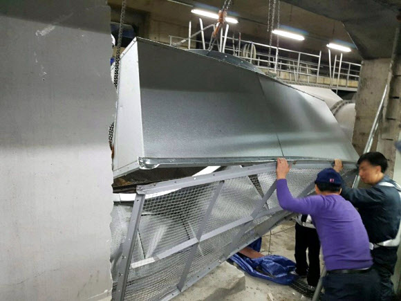 부산지하철 환풍기가 ‘뚝’