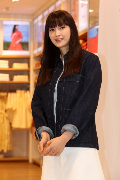 미모 뽐내는 이나영