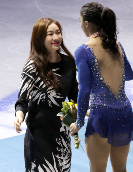 김연아 피겨 시상식장 등장