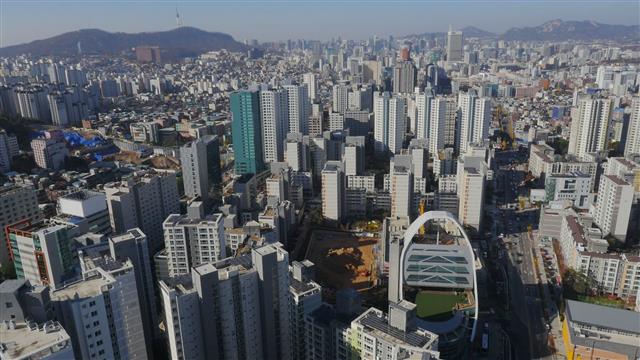 지난해 말부터 입주가 진행되고 있는 서울 성동구 왕십리 센트라스의 모습. 교통이 편리한 강북의 2세대 뉴타운들이 모습을 드러내면서 중산층의 관심이 높아지고 있다. 현대건설 제공