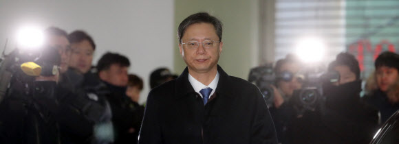 법원 들어서는 우병우