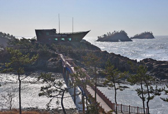 ‘송·원대 유물매장해역’으로 지정된 방축리 일대 전경. 이 바다에서 ‘신안 보물선’이 발견됐다.