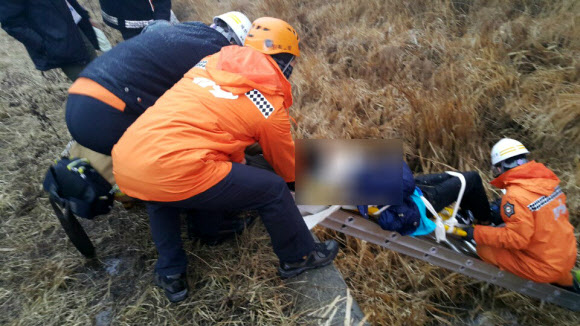 이송되는 부상자