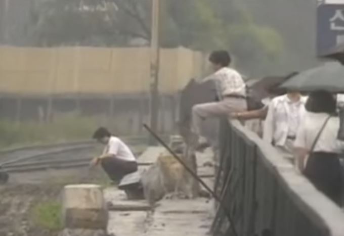 ‘90년대 신도림역에서 나오는 방법’ 영상 캡처.