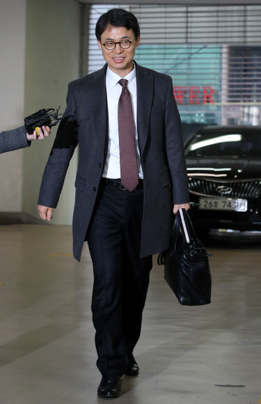 마지막 출근하는 이규철 특검보