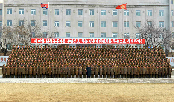 북한 김정은, 평양방어 군부대 시찰