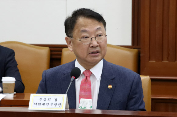유일호 부총리 겸 기획재정부 장관. 연합뉴스
