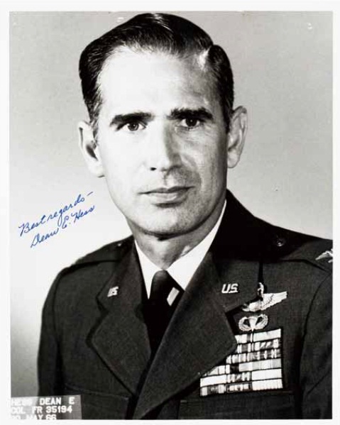 한국전쟁 고아의 아버지로 불리우는 딘 헤스미 공군 대령  