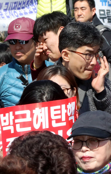 [대통령 탄핵] 탄핵인용에 눈물