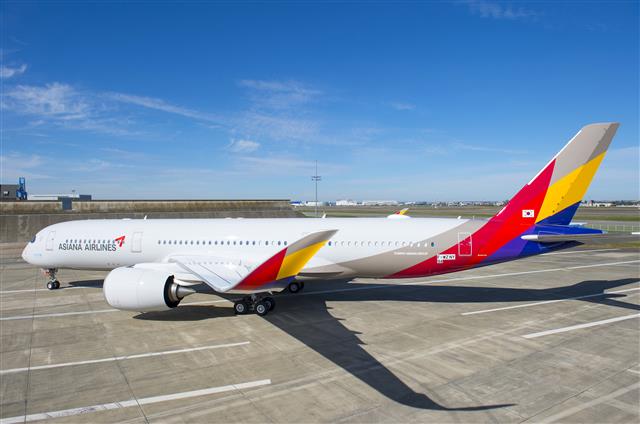 색동옷 입은 아시아나 A350 1호기… 5월 첫 상용 비행 