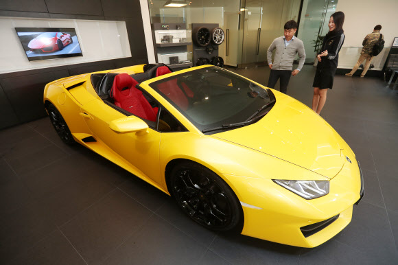 우라칸 RWD 스파이더 국내 런칭