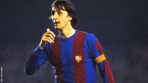 1년 전 세상을 떠난 요한 크루이프는 1973년 아약스를 떠나 바르셀로나로 이적한 뒤 곧바로 이 클럽이 창단 14년 만에 처음으로 스페인리그를 우승하게 하는 데 이바지했다. BBC 홈페이지 갈무리 