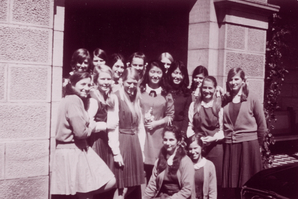 박근혜 자서전에 담긴 호주에서의 옛 모습. 서울신문 포토라이브러리