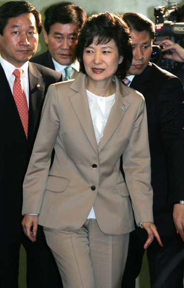 박근혜-2007년 국회에서 열린 택시의 대중교통수단 인정을 위한 공청회 참석. 서울신문 포토라이브러리